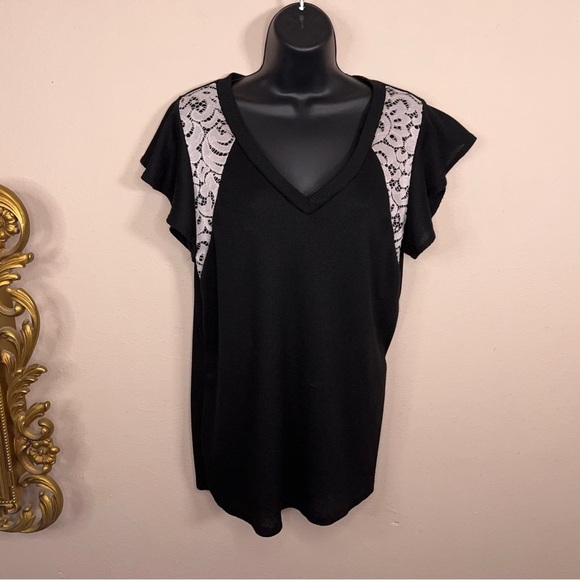 Medium Heimish Black Waffle Knit Top Short Sleeve White Lace Accent Vneck Stretc - Picture 13 of 13